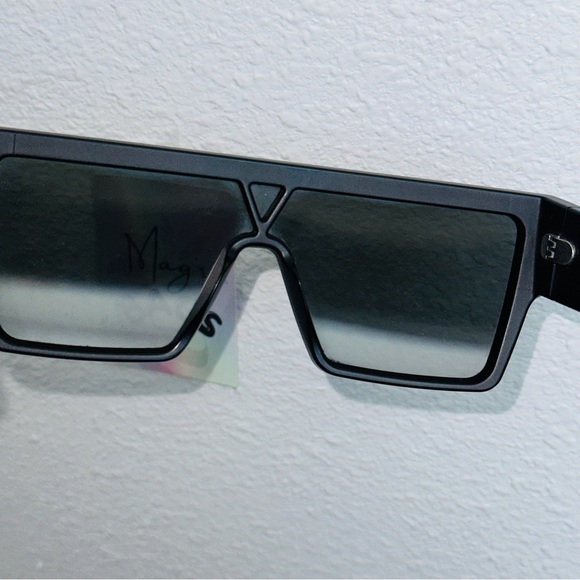 Louis Vuitton: Monogram LV Reflective Waimea L Sunglasses - Picture 6 of 16